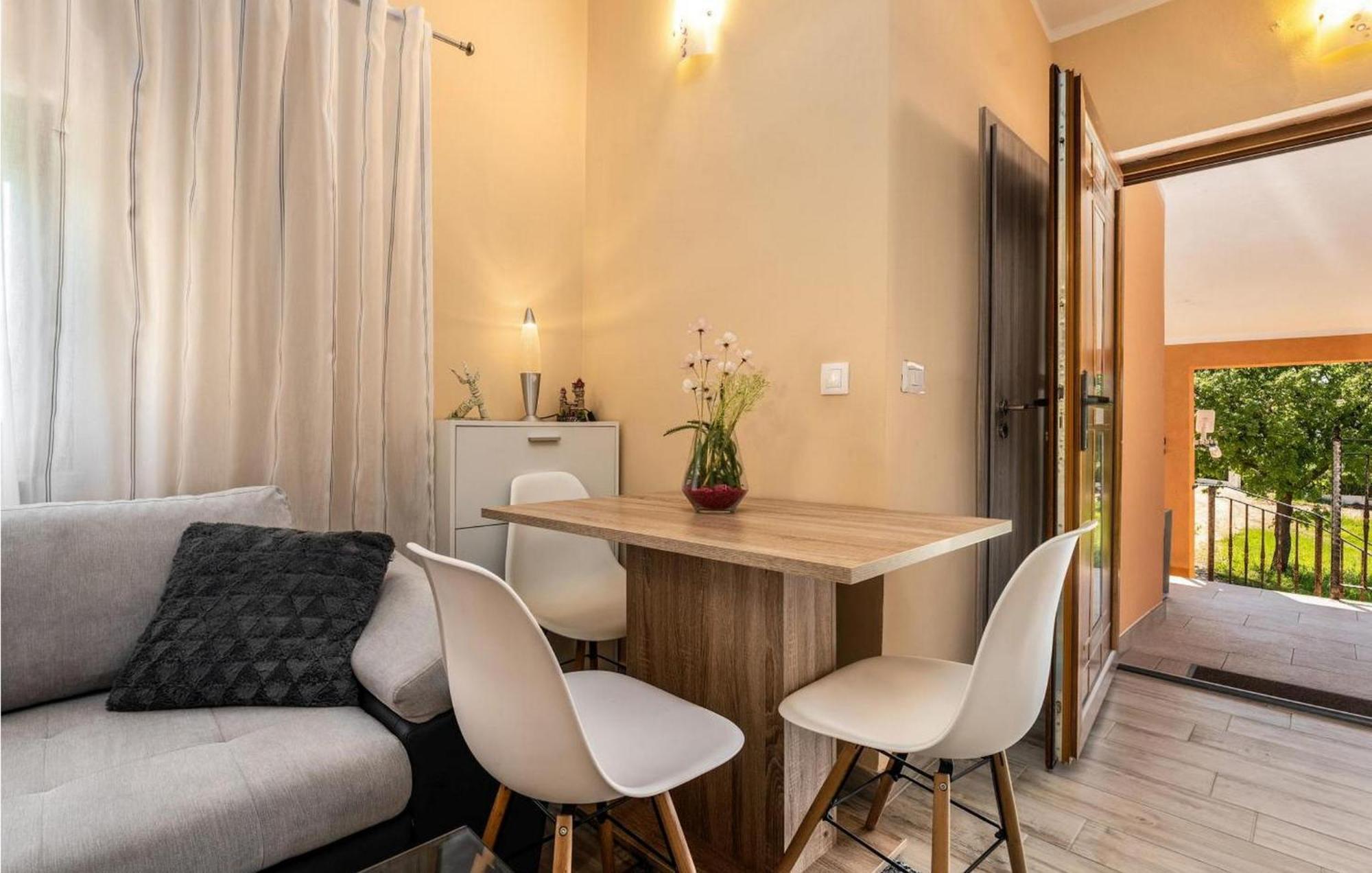 Sunshine Apartment *